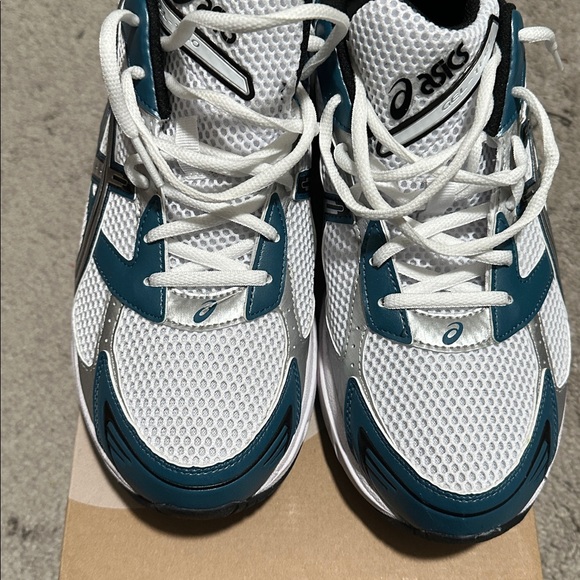ASICS Men's White and Teal Athletic Shoes - Picture 5 of 8